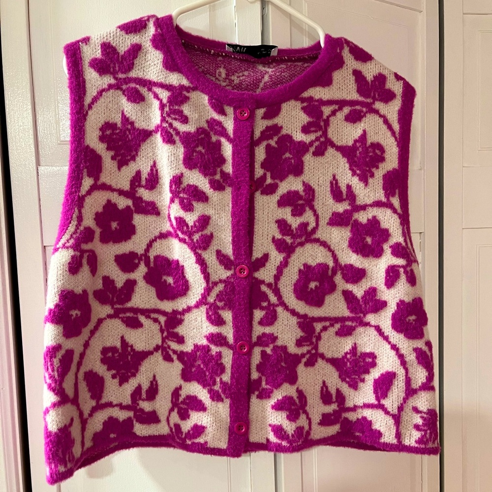 Knit floral vest. From Zara, never worn but tag removed.